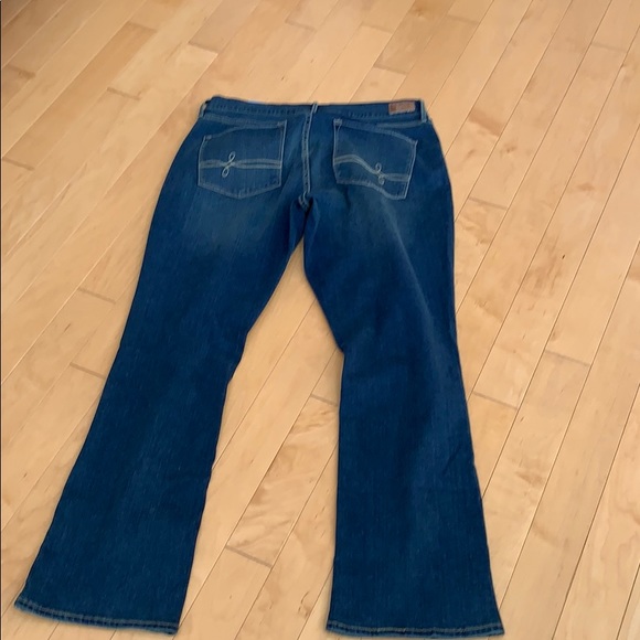 Levi Curve Super Stretch Modern Bootcut Jean - Picture 6 of 8